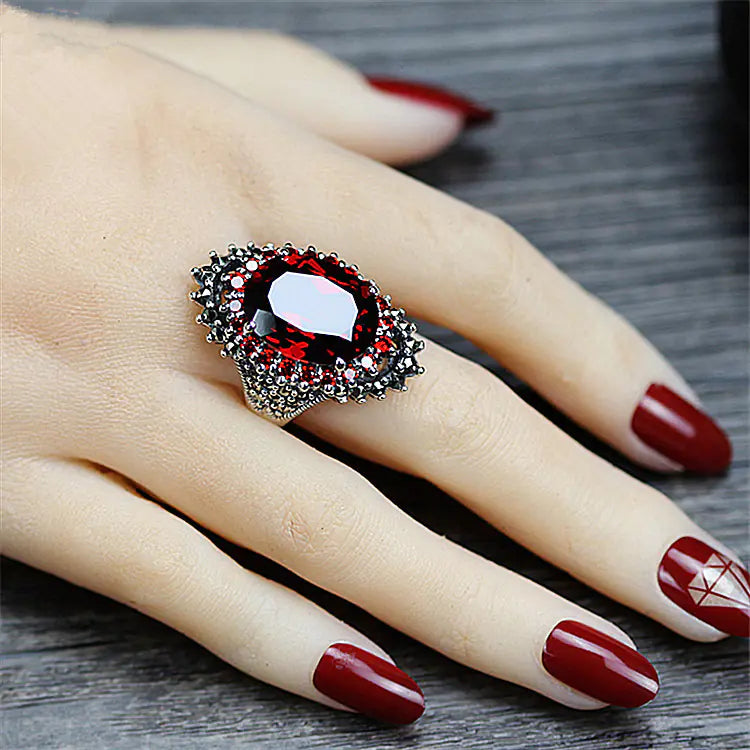Anillo vintage de plata tailandesa con piedra preciosa