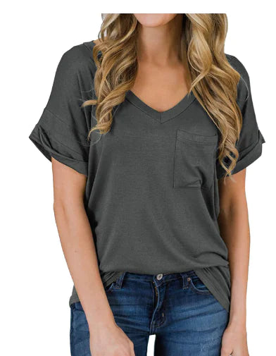 Camiseta de manga corta con cuello en V irregular