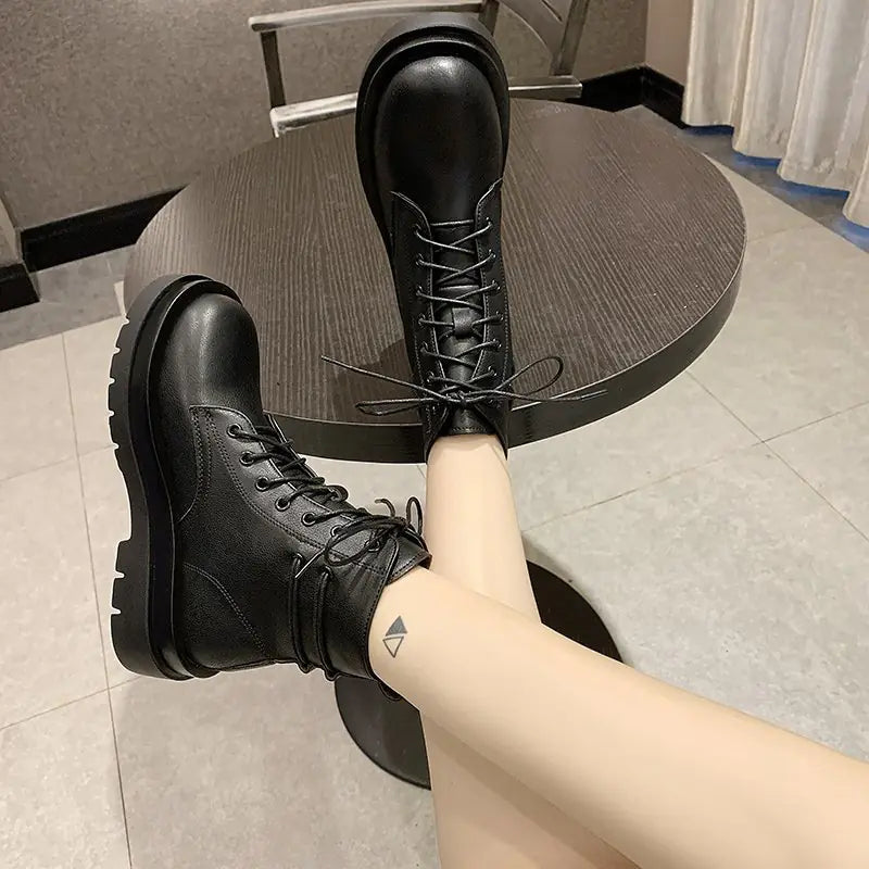 Botas Martin blancas para mujer - Estilo británico con tacón grueso