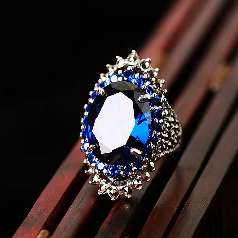 Anillo vintage de plata tailandesa con piedra preciosa