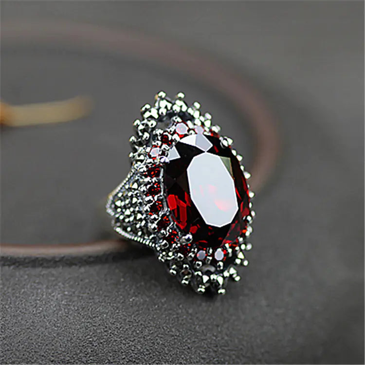 Anillo vintage de plata tailandesa con piedra preciosa