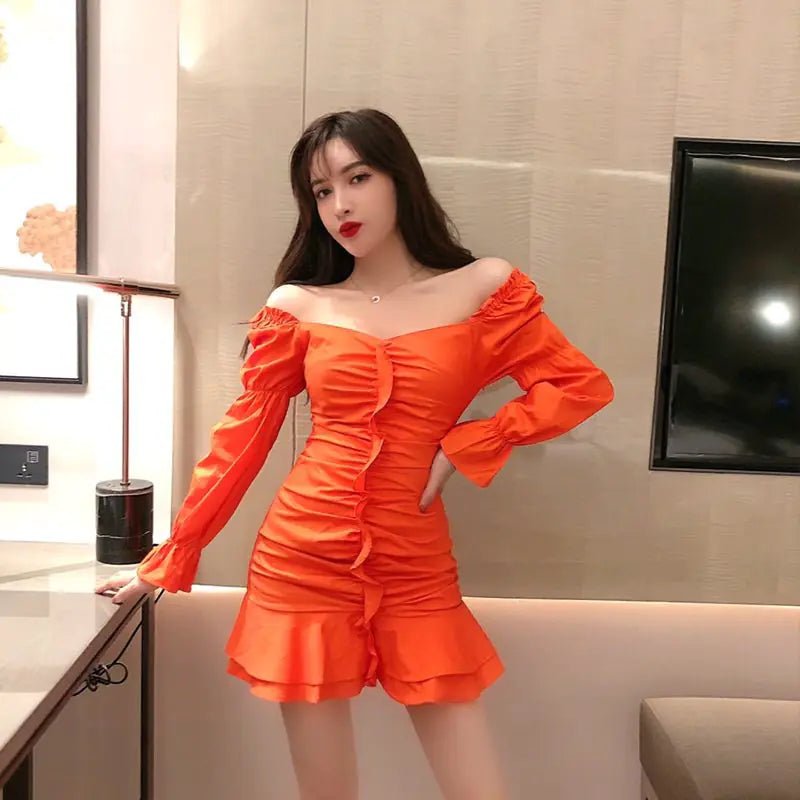 Vestido con hombros descubiertos, volante en el dobladillo y ajuste slim - Vant